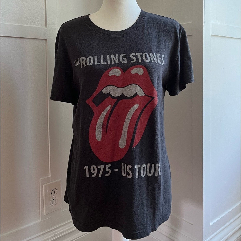 black rolling stones t-shirt